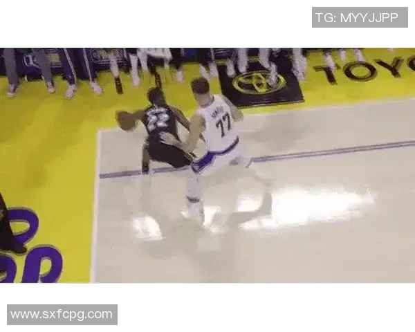 湖人对决热火精彩直播尽在腾讯平台全程跟踪赛事动态与分析 湖人对决热火精彩直播尽在腾讯平台全程跟踪赛事动态与分析